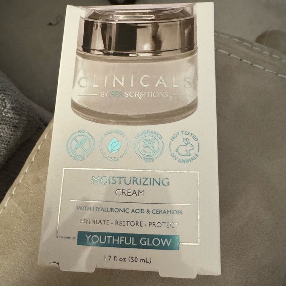 Clinicals Moisturizing Cream - White - Picture 1 of 2